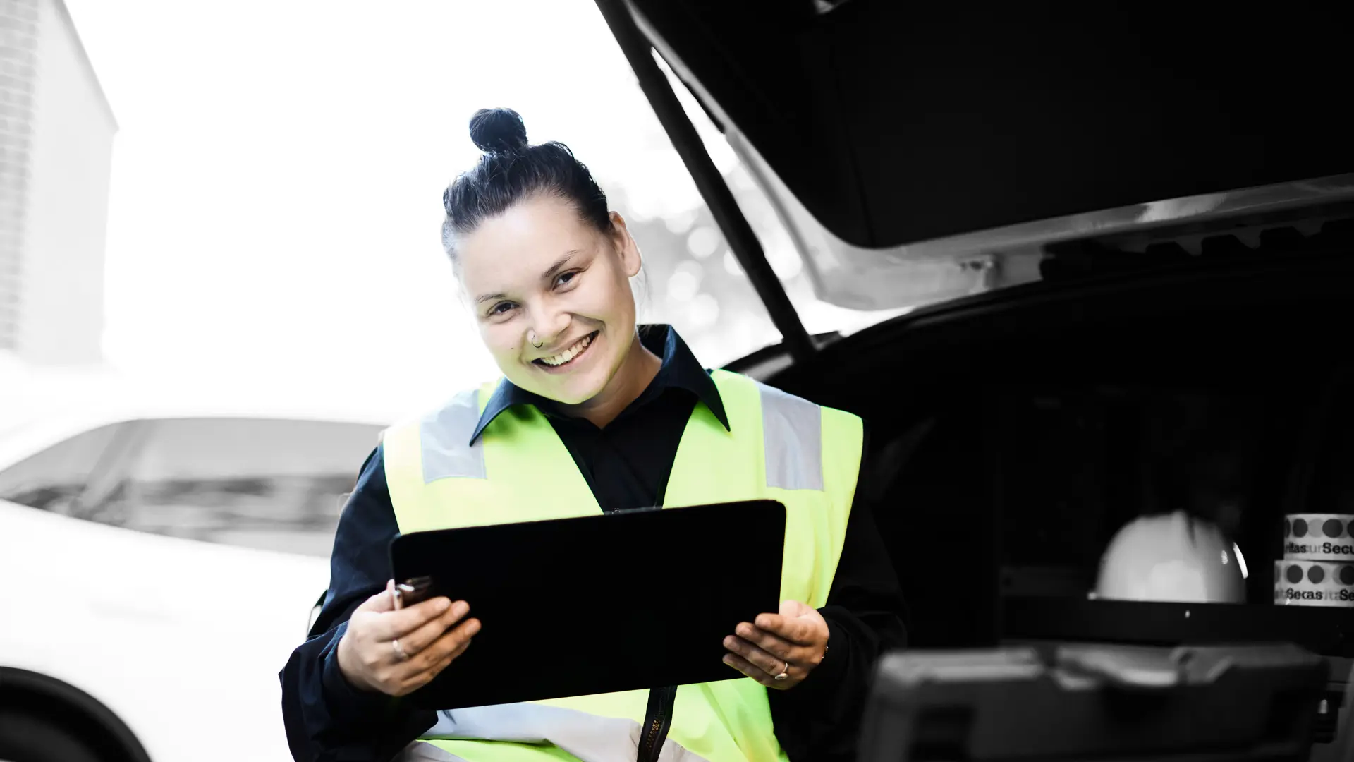 Sikkerhedsvagt ved bil