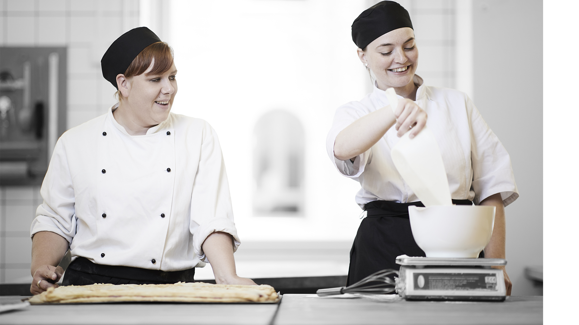 ZBC slagteriskolen og fødevareuddannelser i Roskilde - elever bager i køkkenet