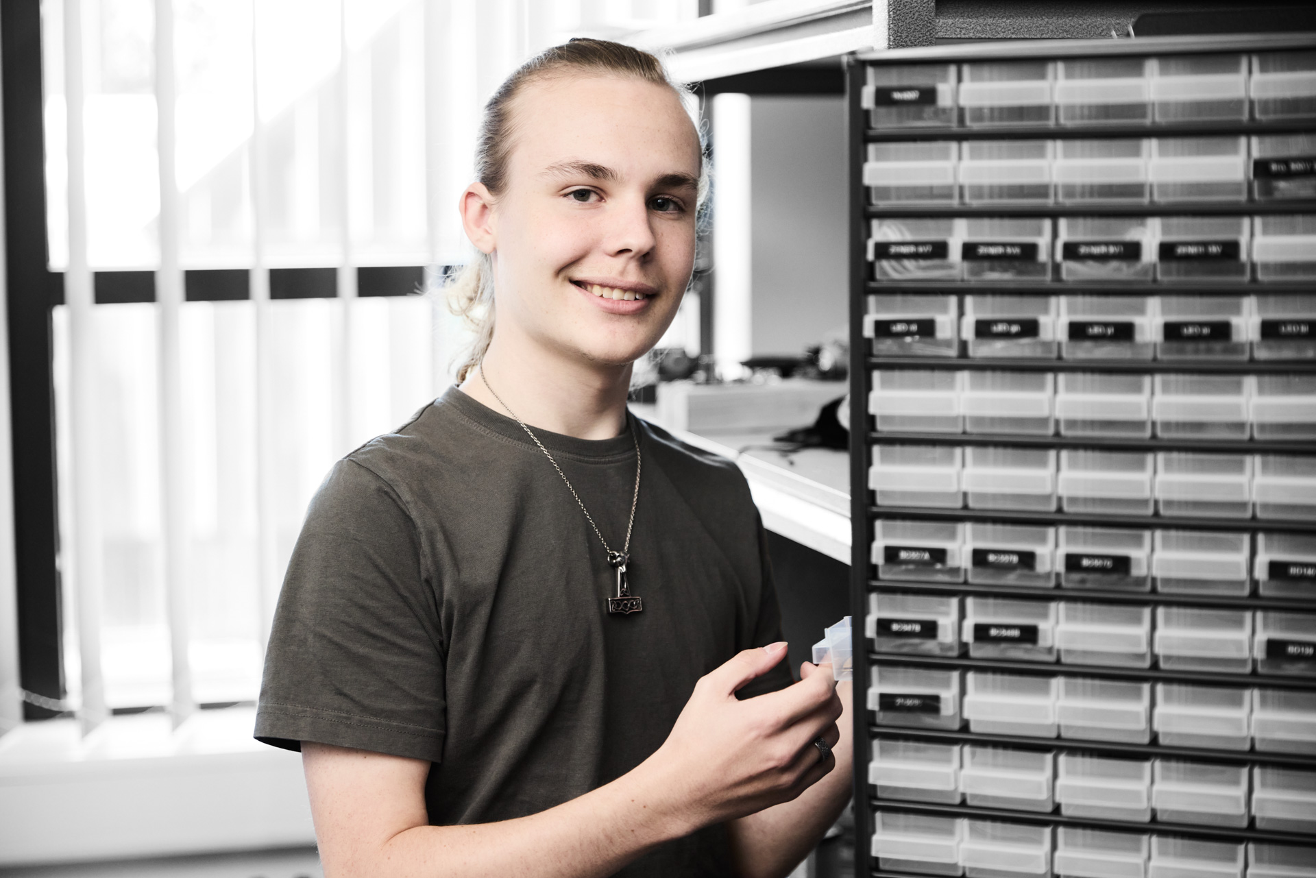 ZBC data- og kommunikationsuddannelsen - elev arbejder med servere