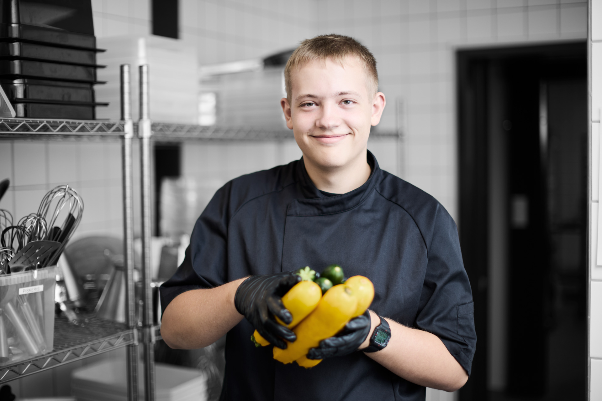 ZBC gastronom - elever arbejder i køkken