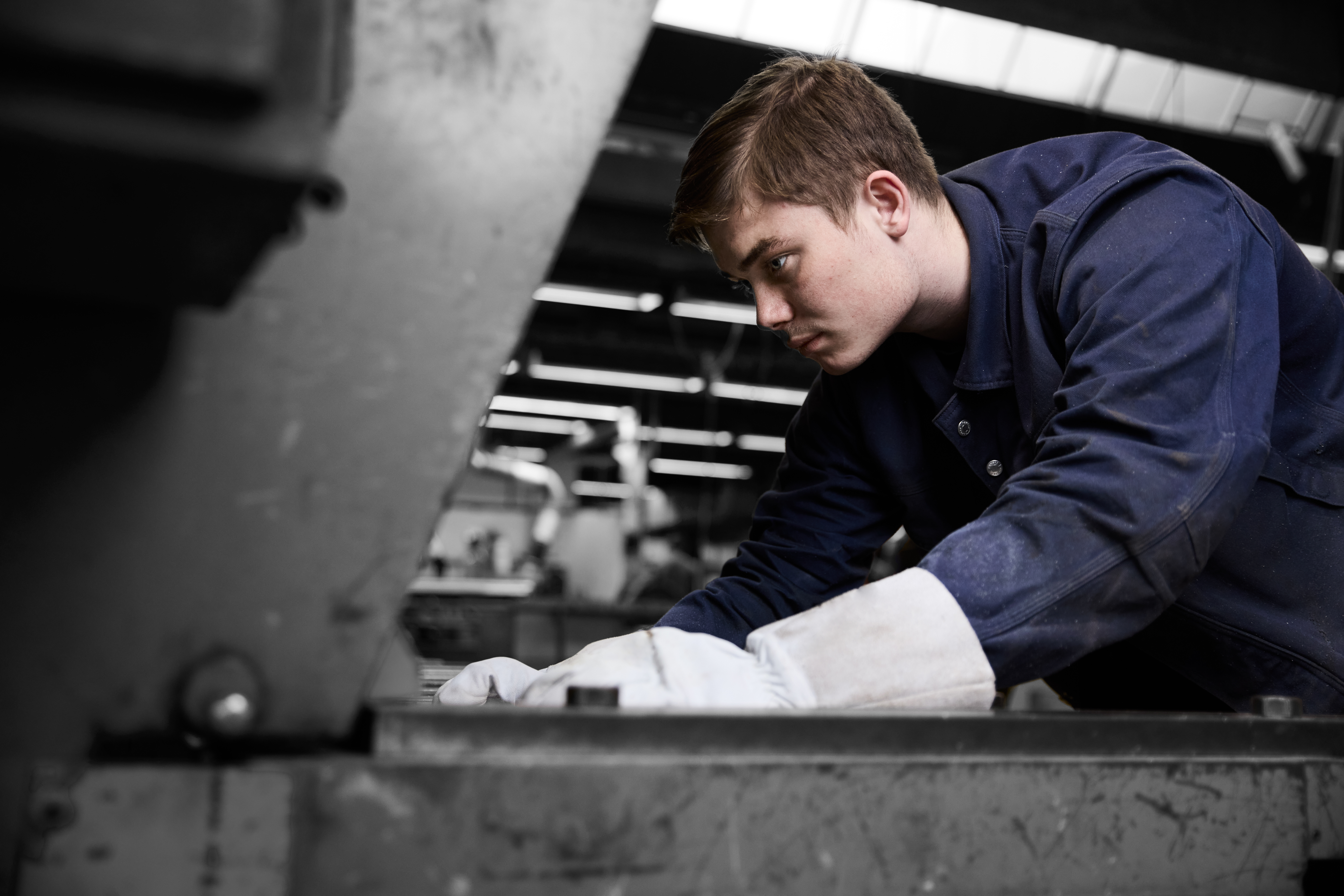 Smed arbejder i værksted