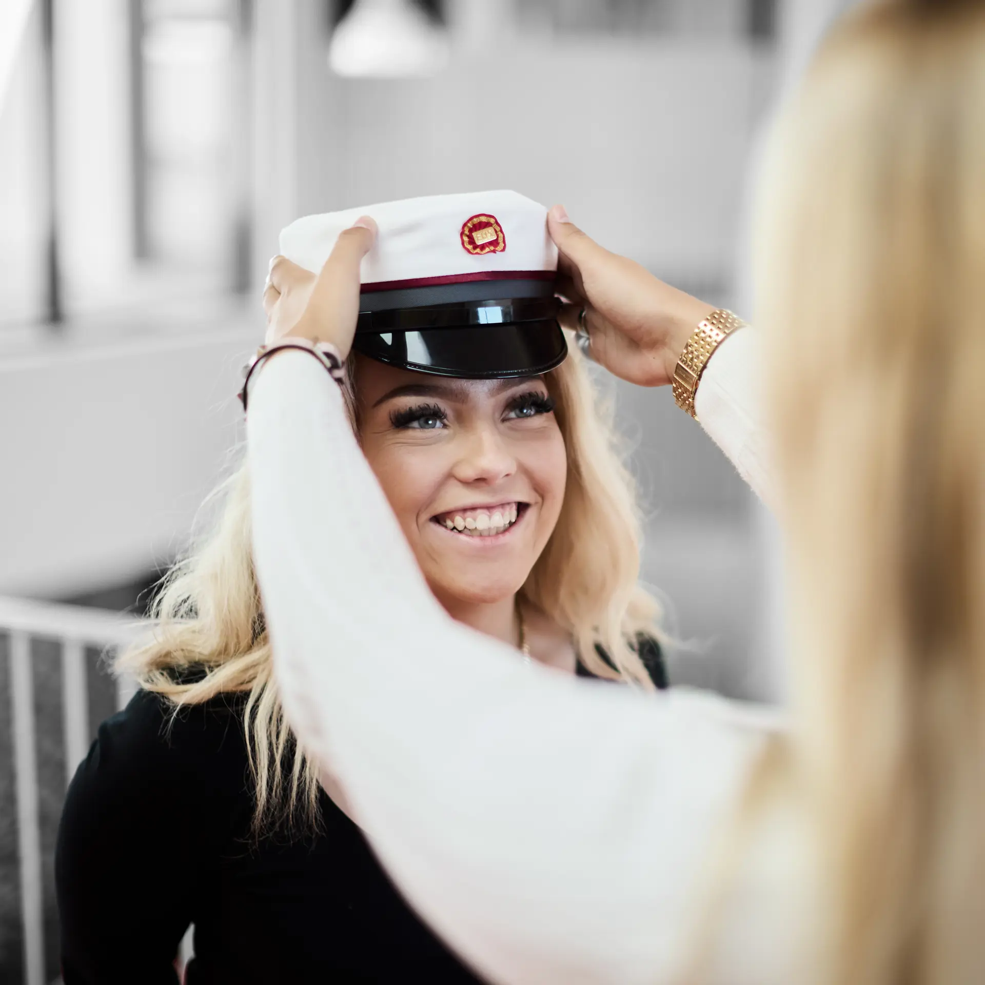 Pædagogisk assistent med EUX får studenterhue på