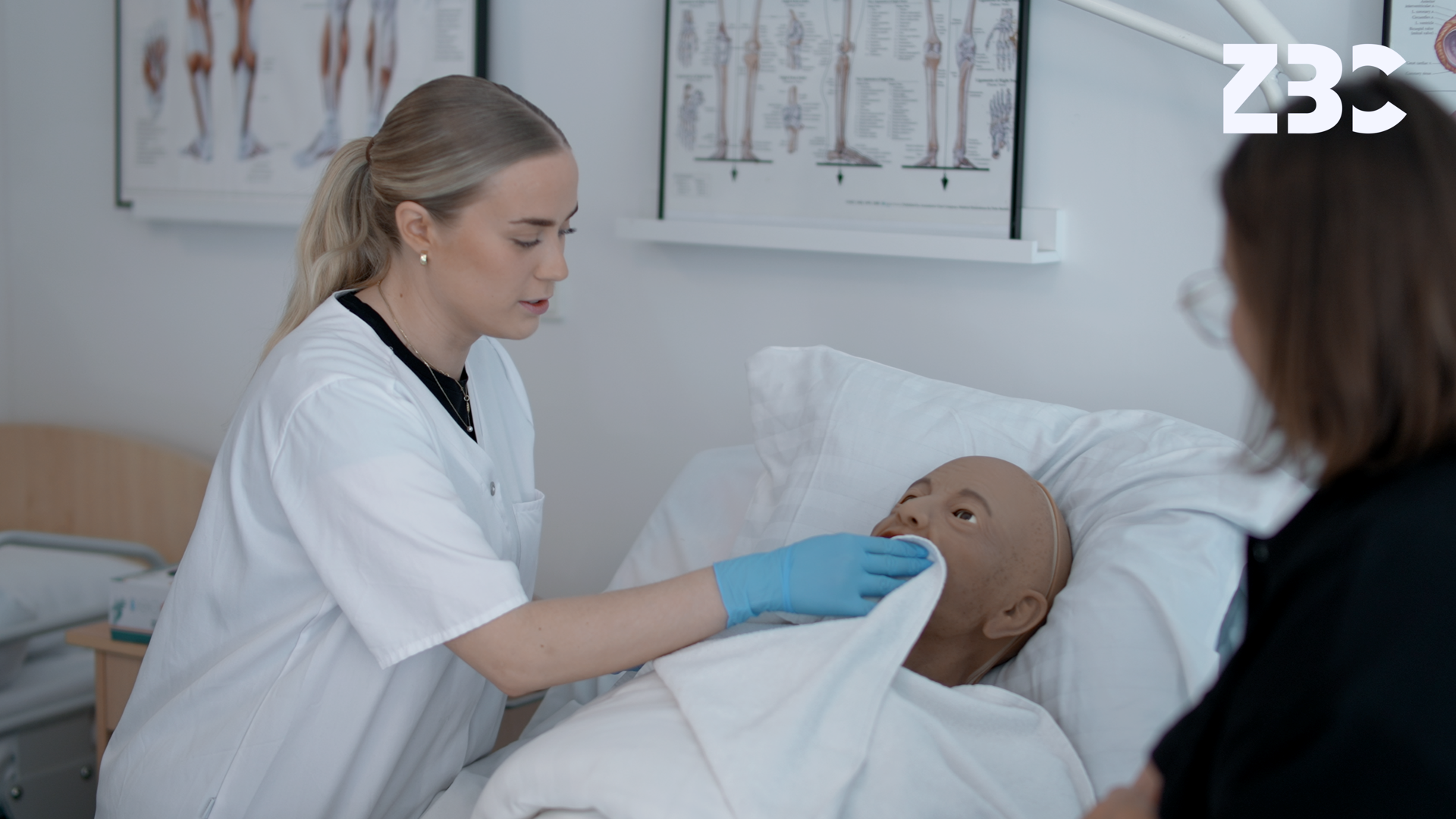 Elev fortæller om uddannelsen til social- og sundhedsassistent. 