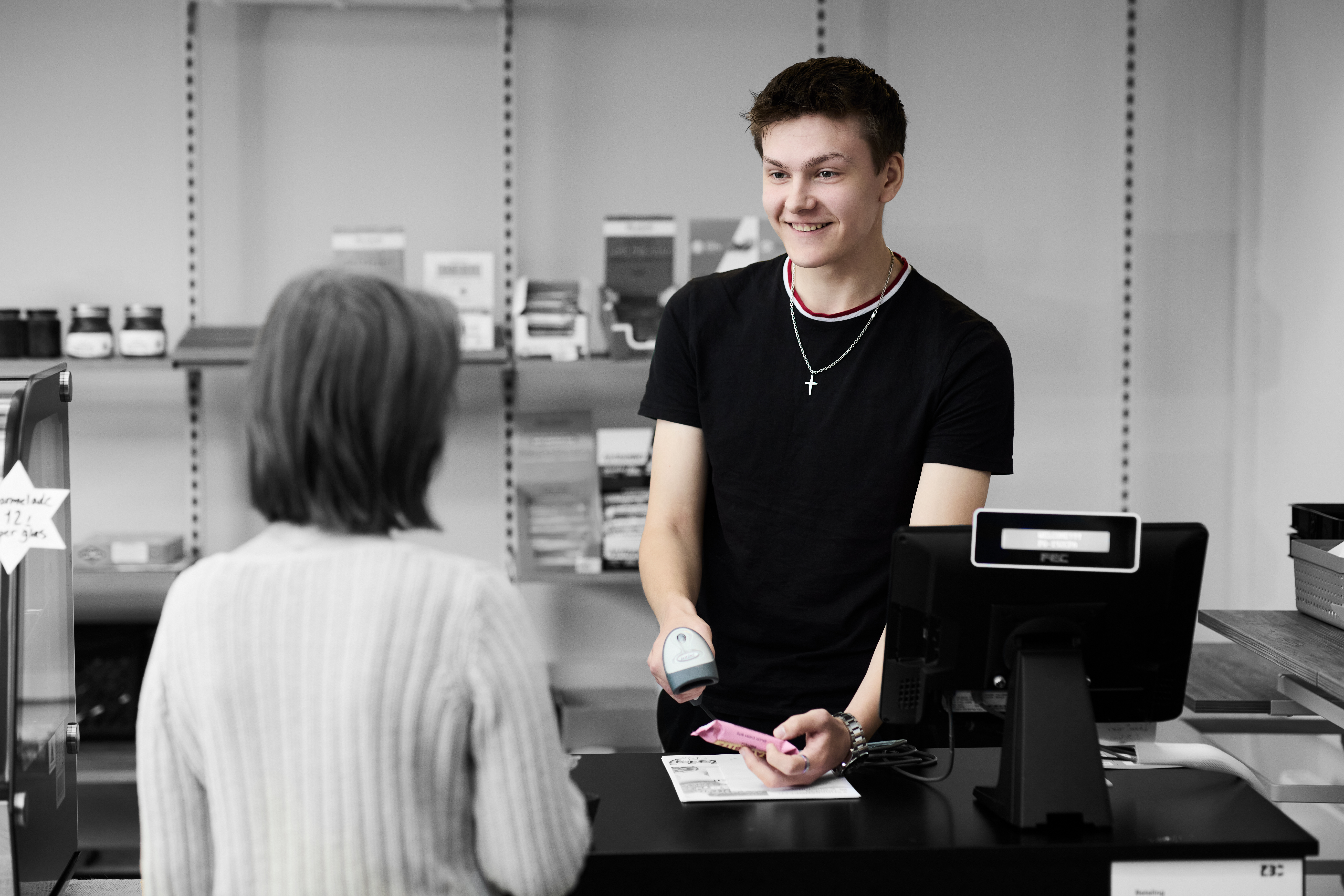 Business-elev fra detailhandel i butik