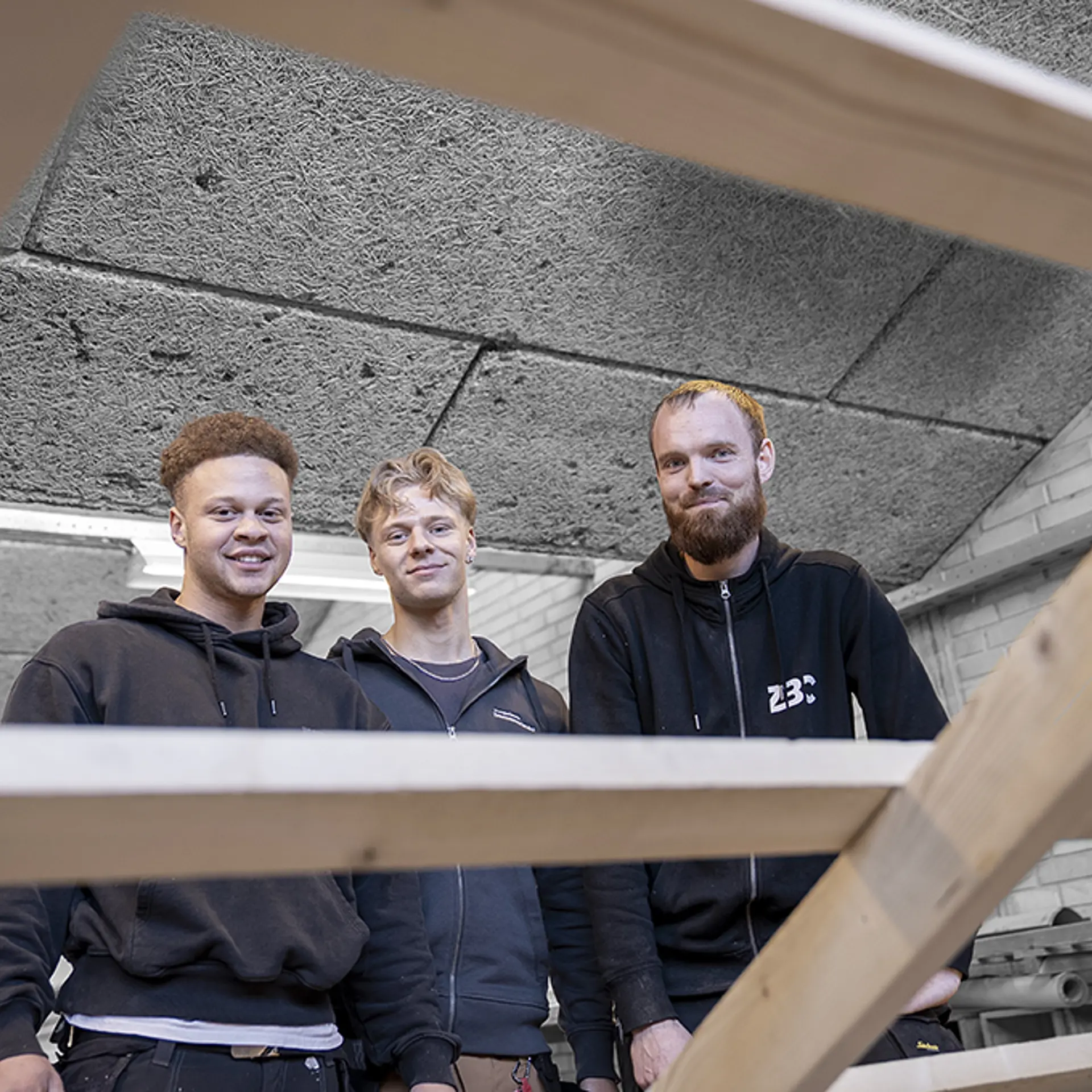 Elever på tømreruddannelsen samarbejder om projekt