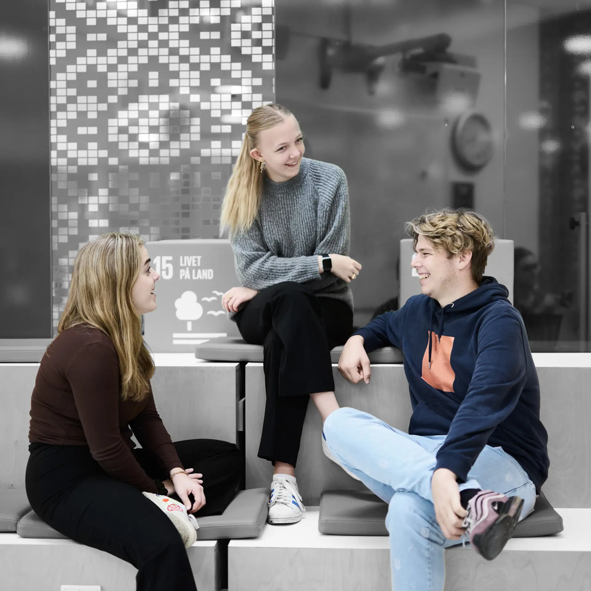 Pædagogiske assistenter hygger sig sammen