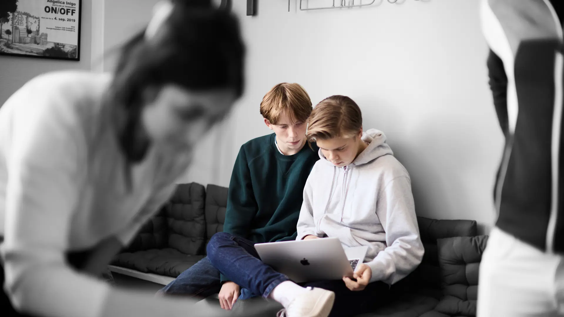 Business-elever laver gruppearbejde