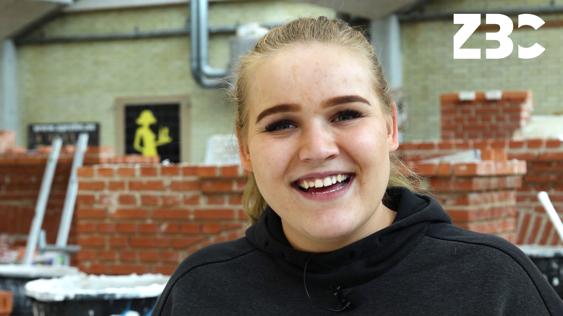 Murer-elev i værkstedet