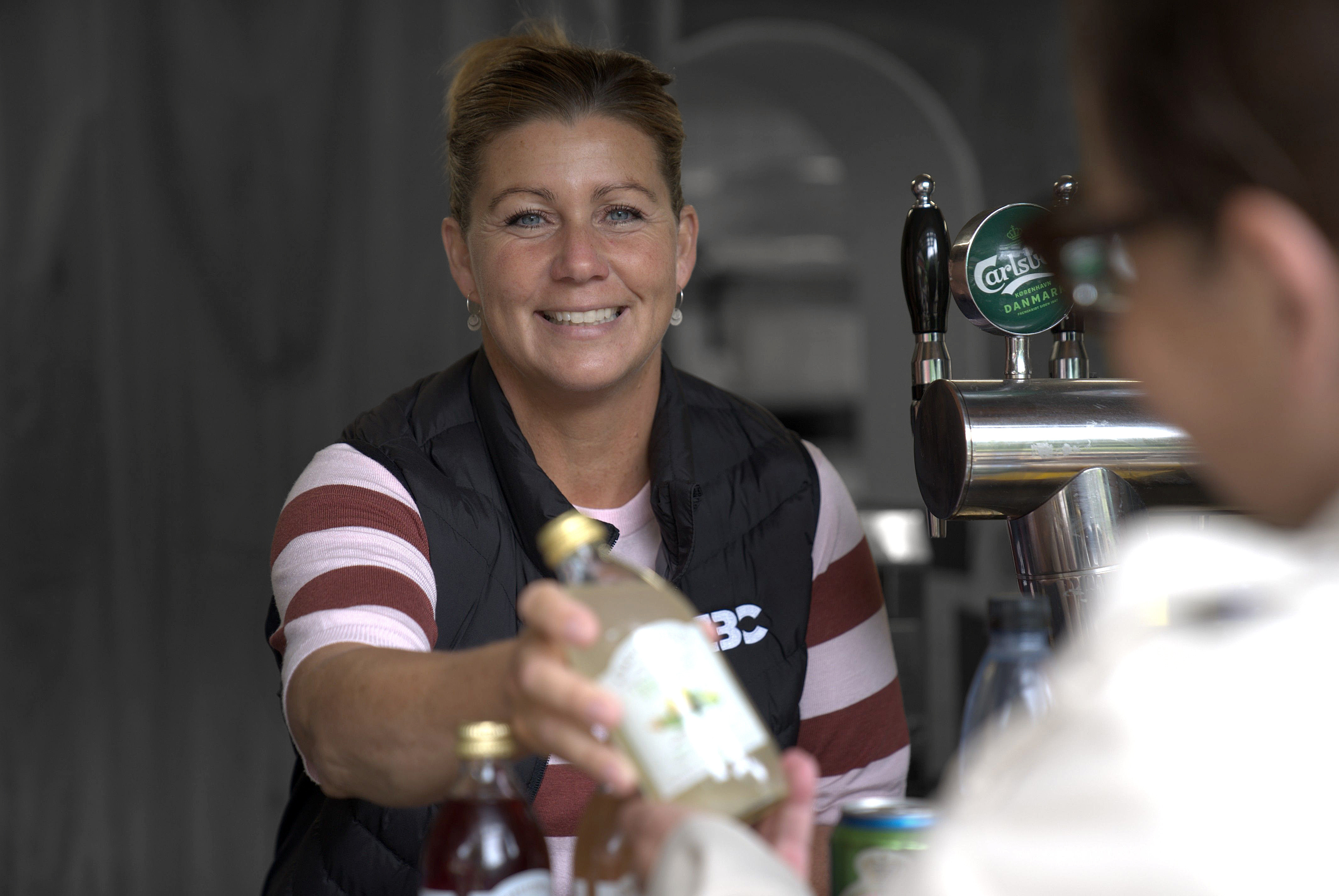 Turismeassistent Betjener Kunde