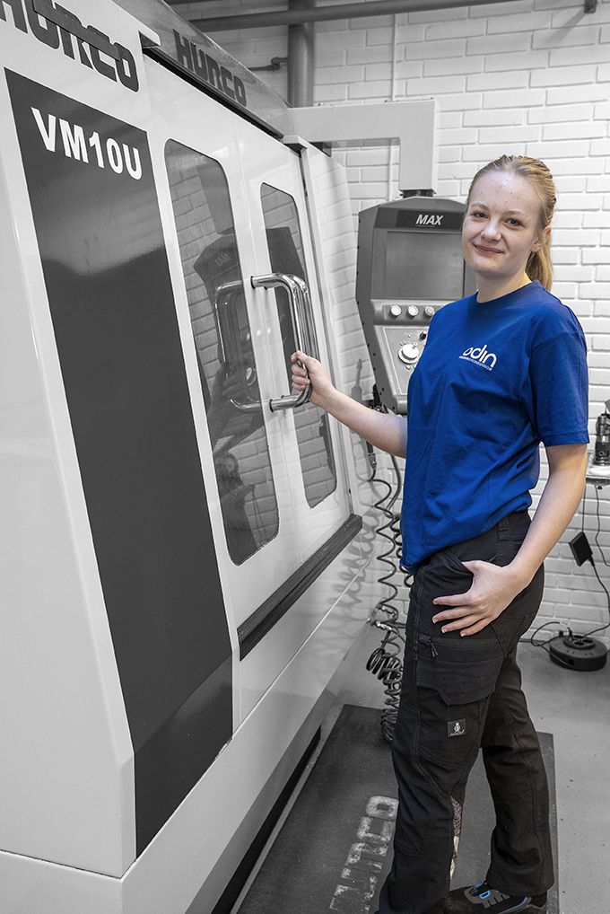 Elev på industriteknikeruddannelsen i værksted
