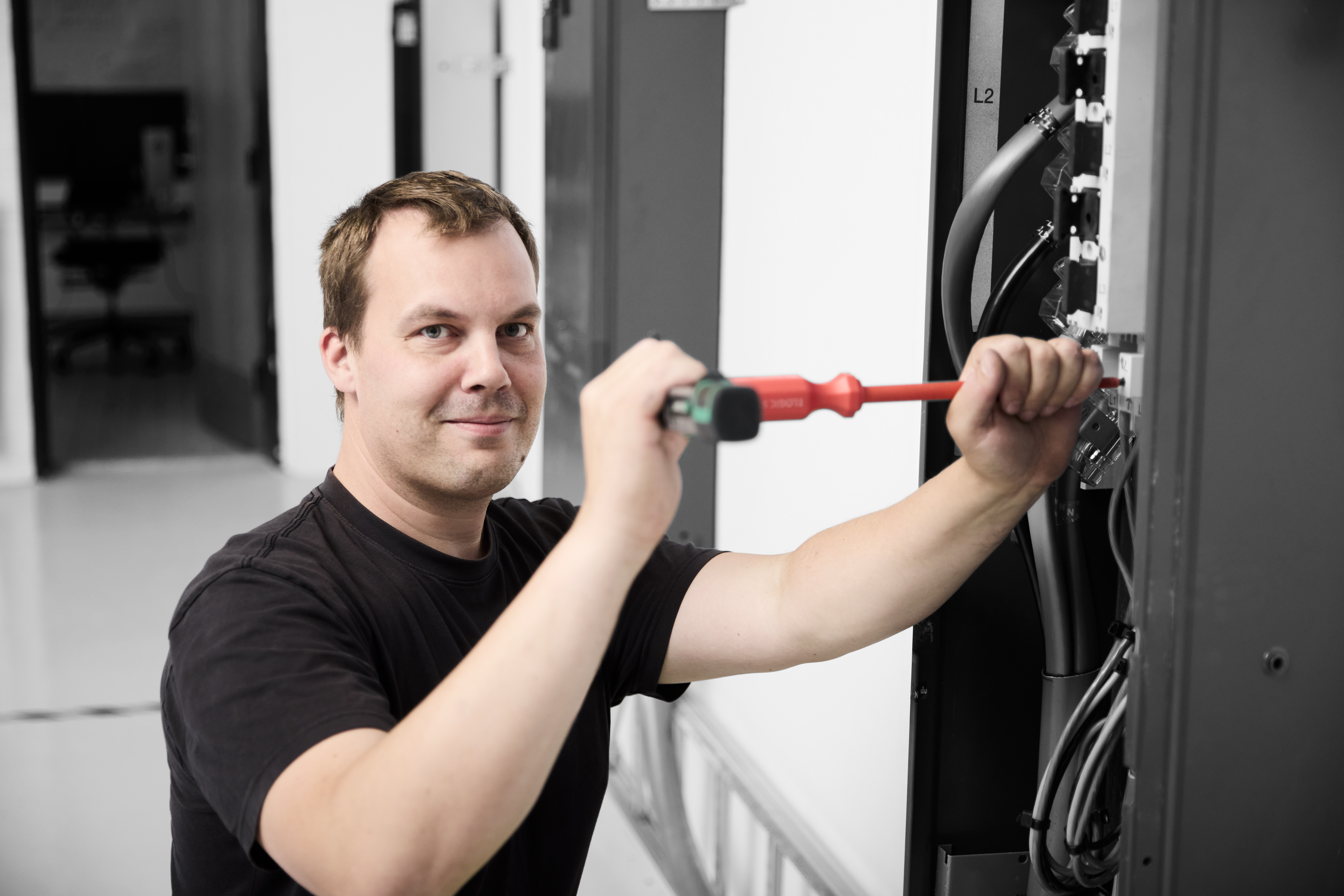 Forsyningsoperatør arbejder på anlæg