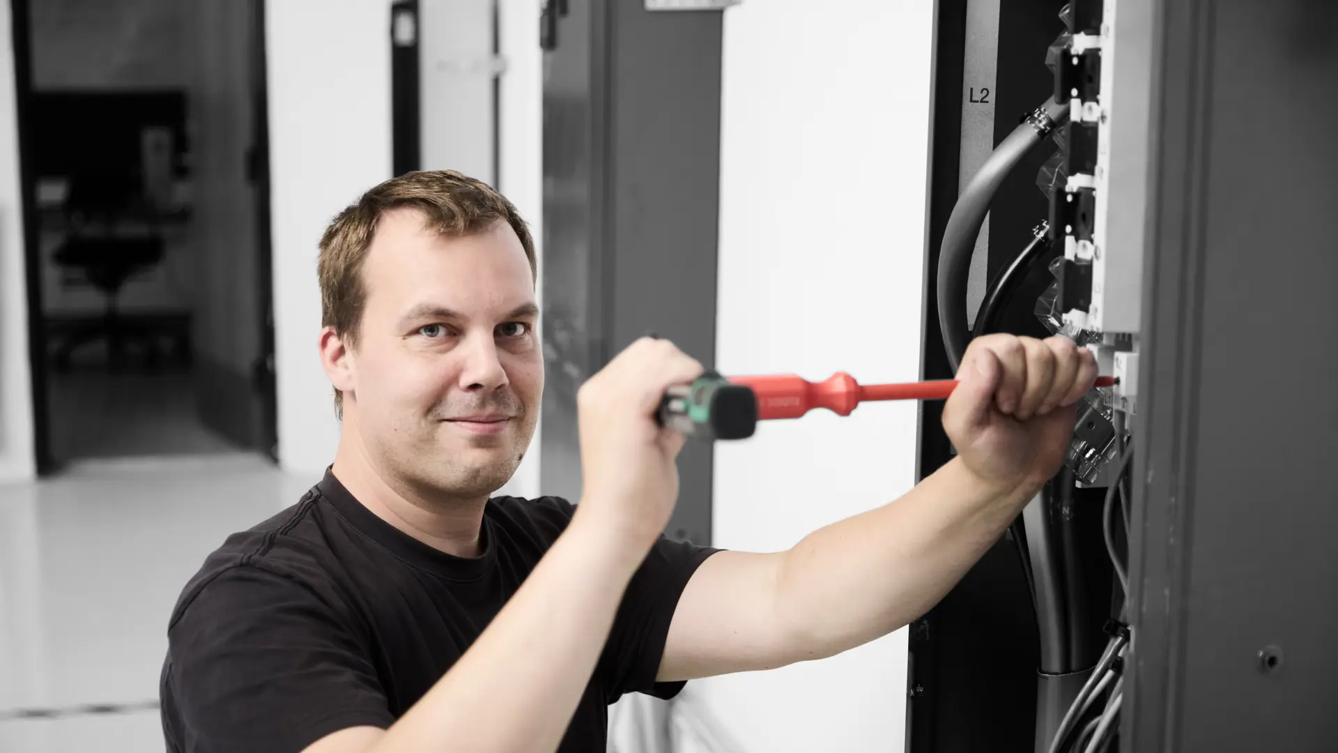 Forsyningsoperatør arbejder på anlæg