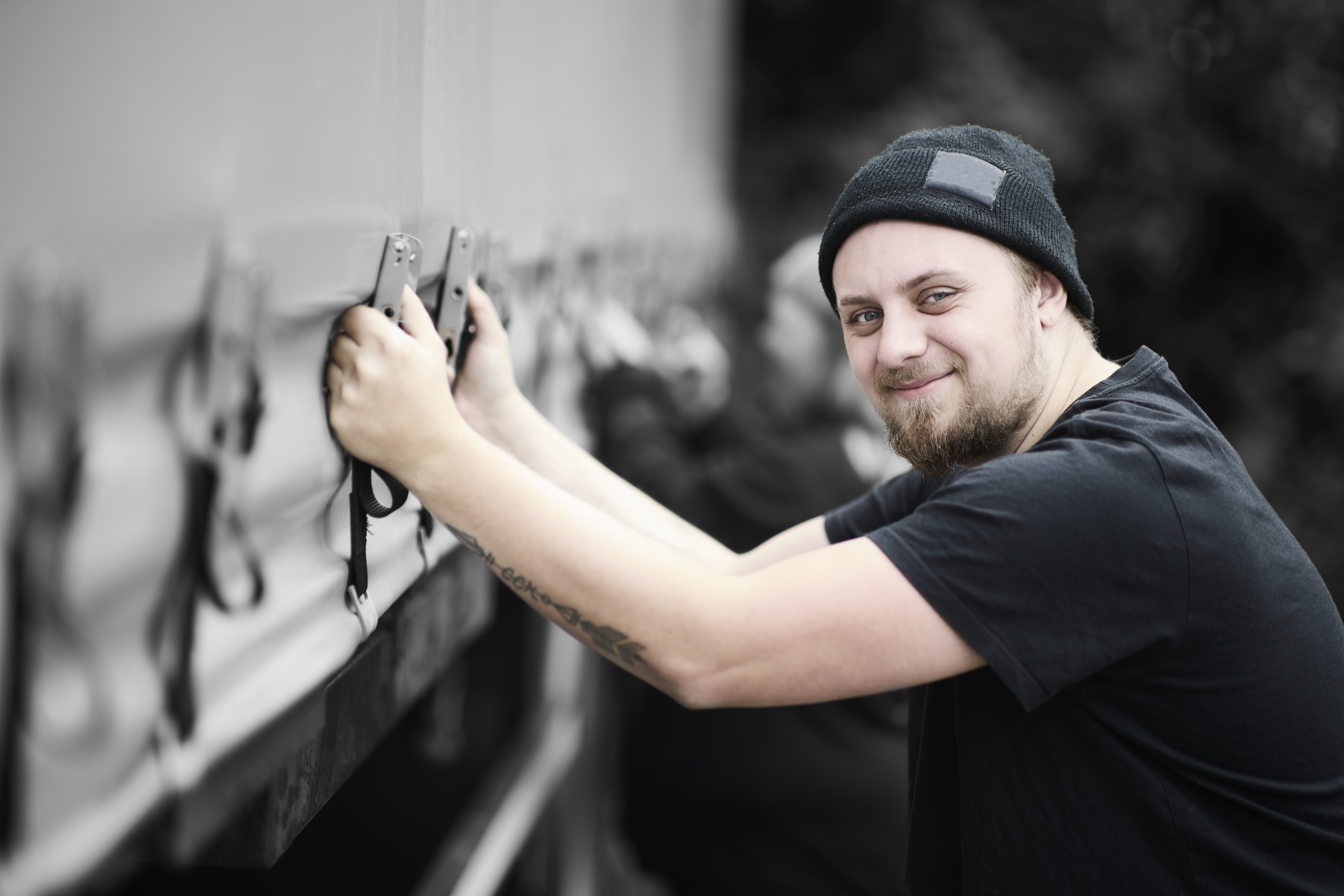 Vejgodstransport-elev ved lastbil