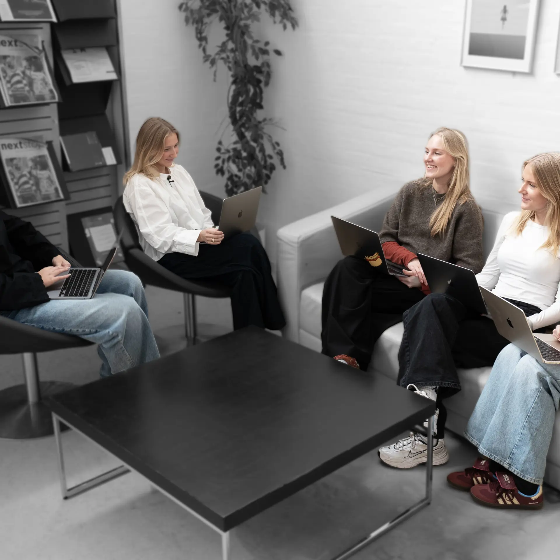 Elever på HHX laver gruppearbejde