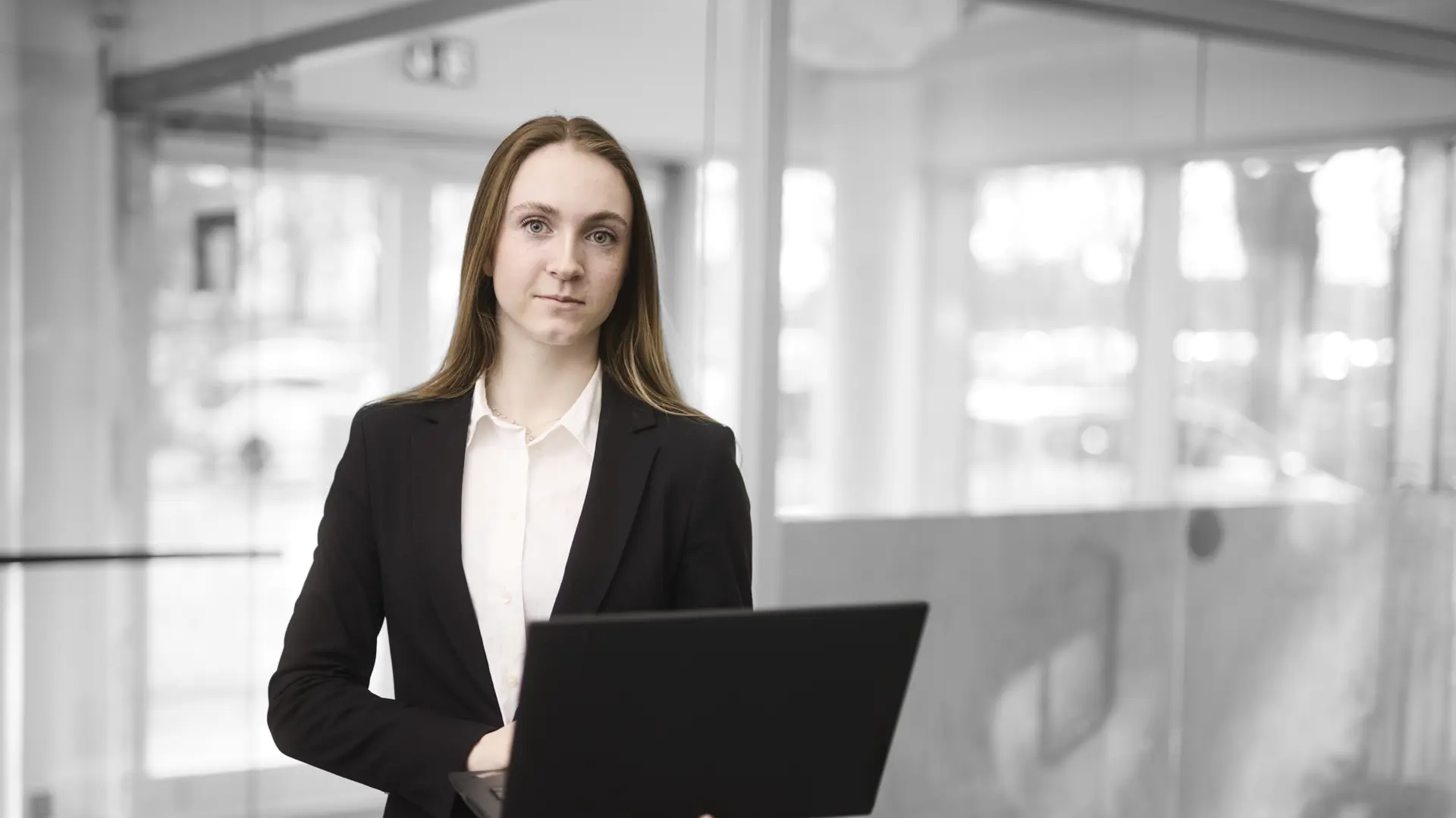 Receptionist i lobby