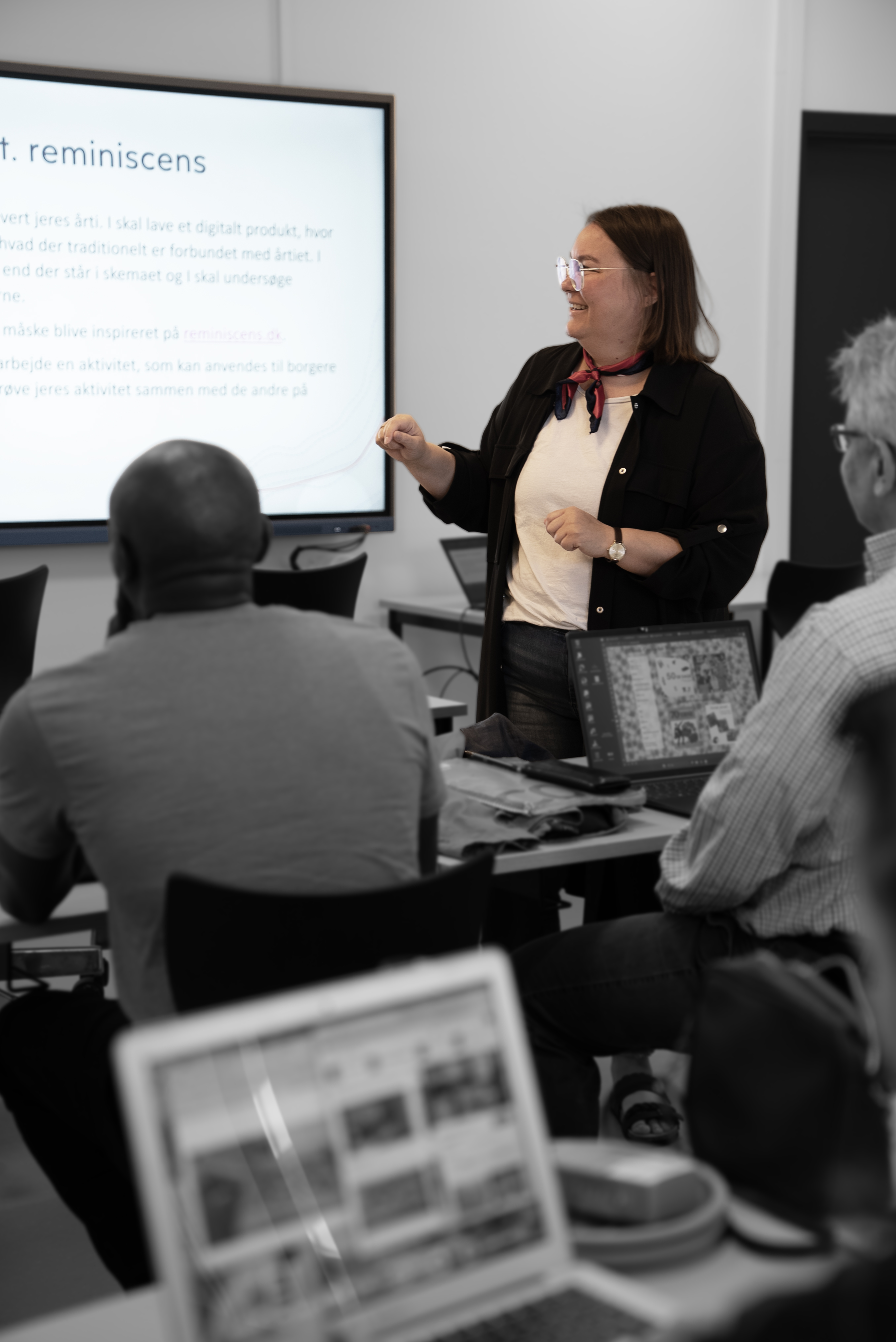 Underviser i klasselokale på uddannelsen til social- og sundhedsassistent