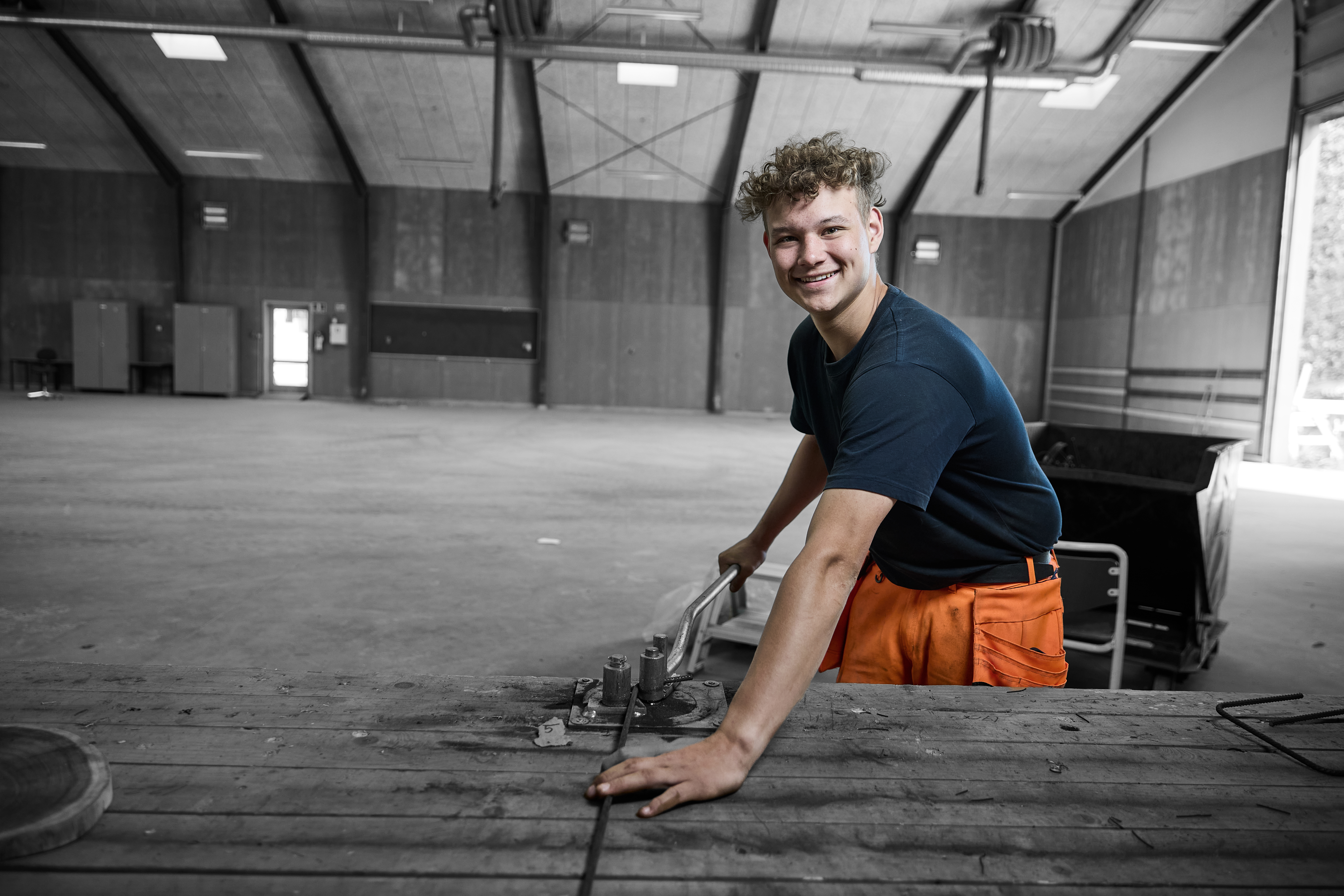 Bygningsstruktør bøjer jern