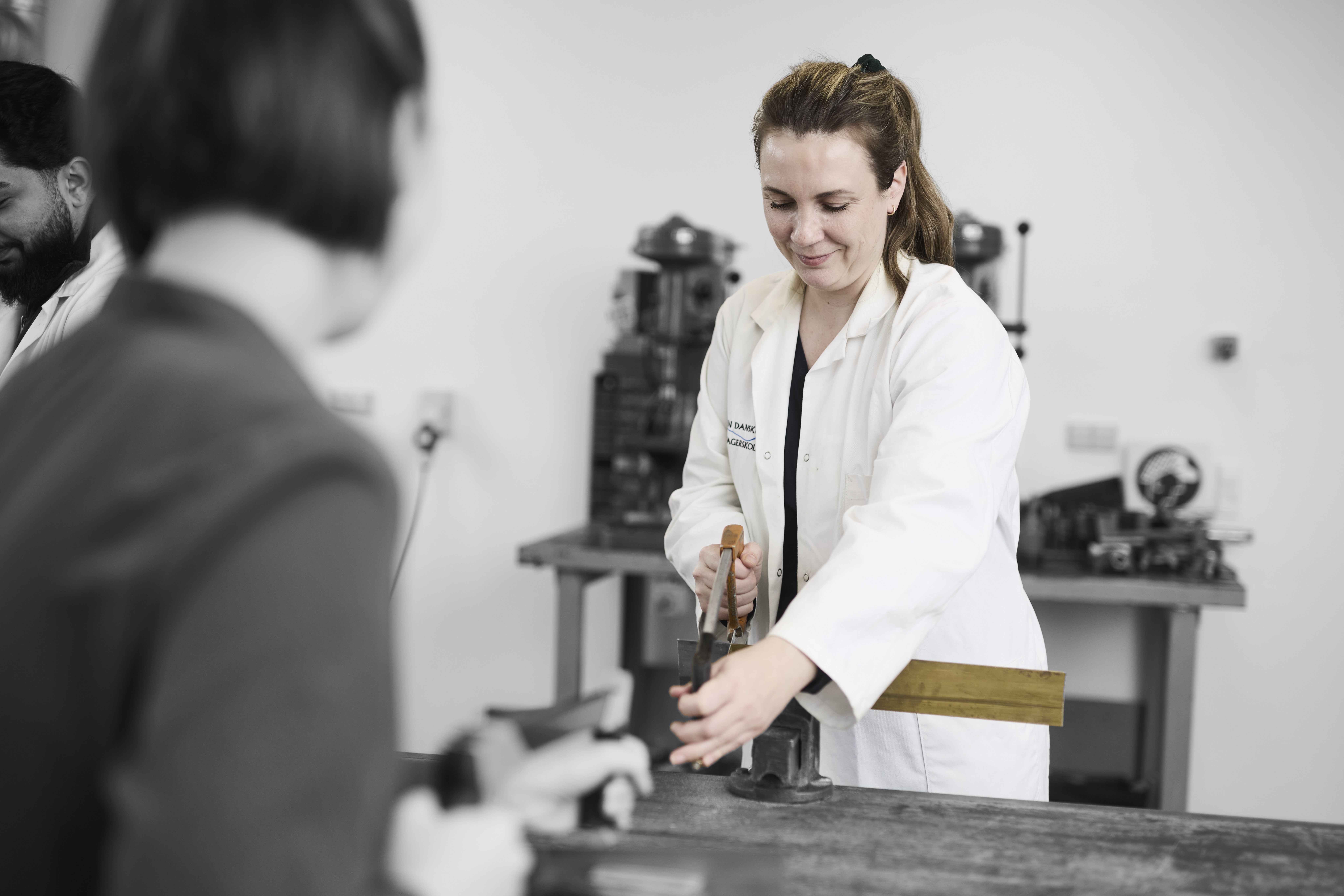 Urmager saver i metal