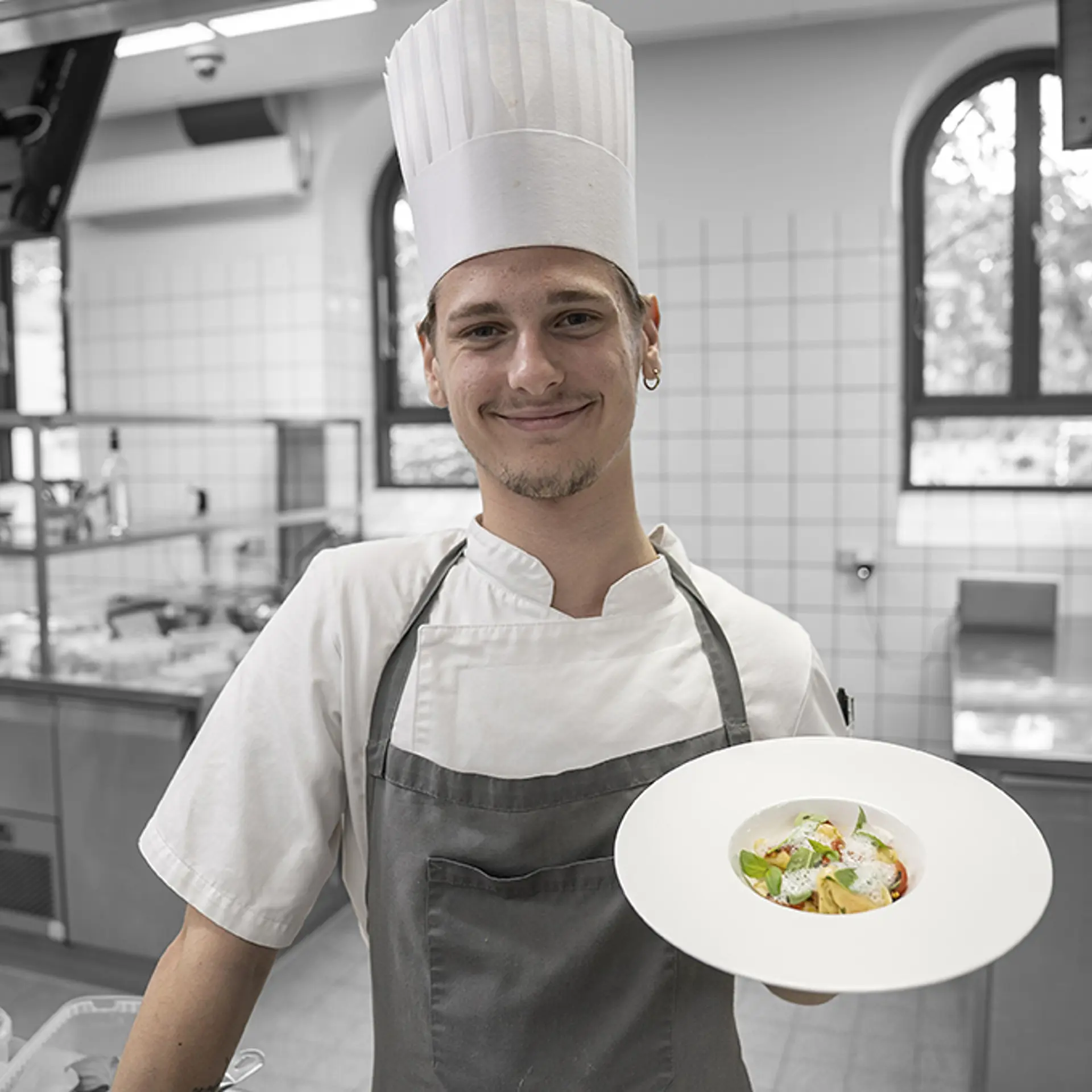 Kokkelev på uddannelsen til Gastronom har anrettet måltid