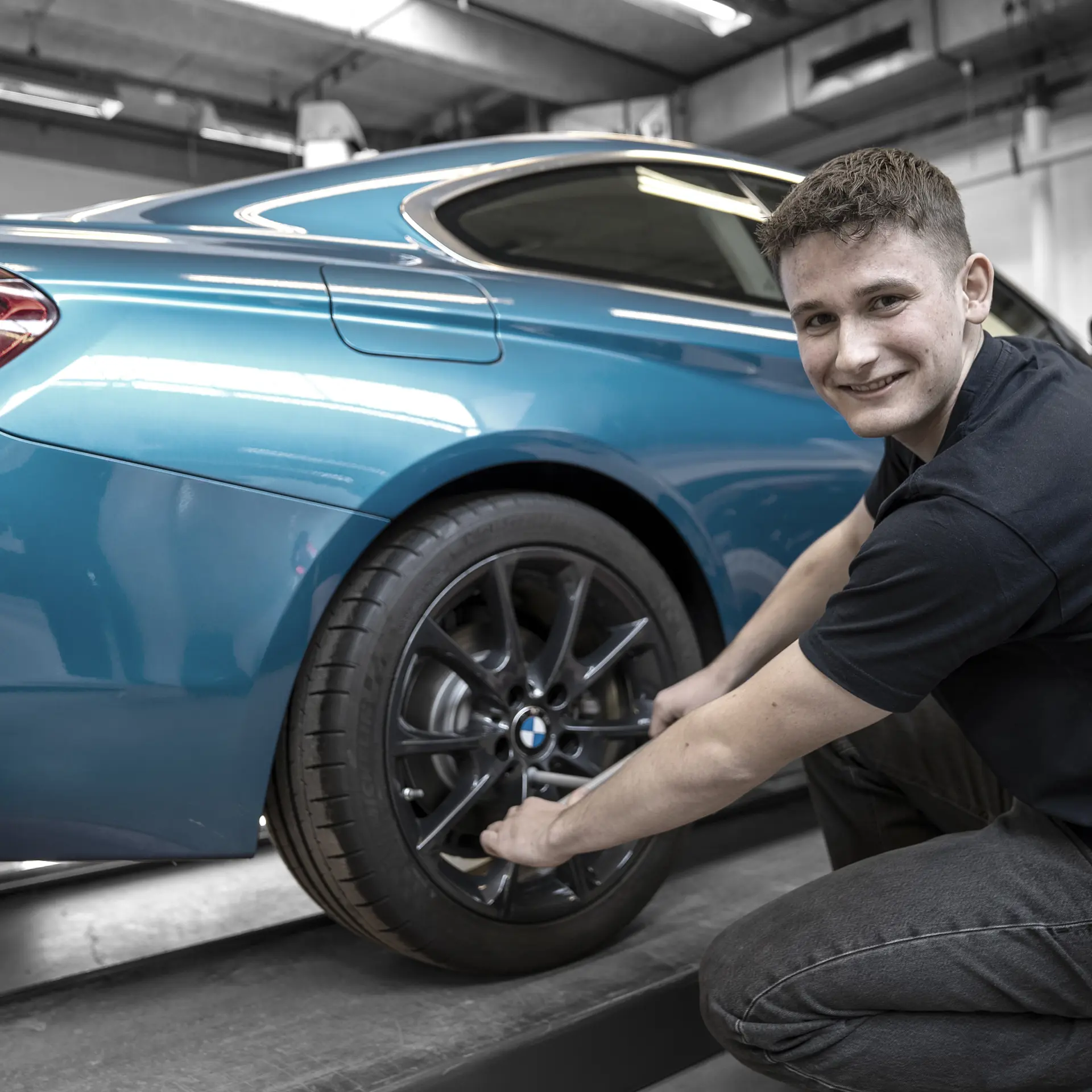 Polering og klargøring på uddannelsen til personvognsmekaniker