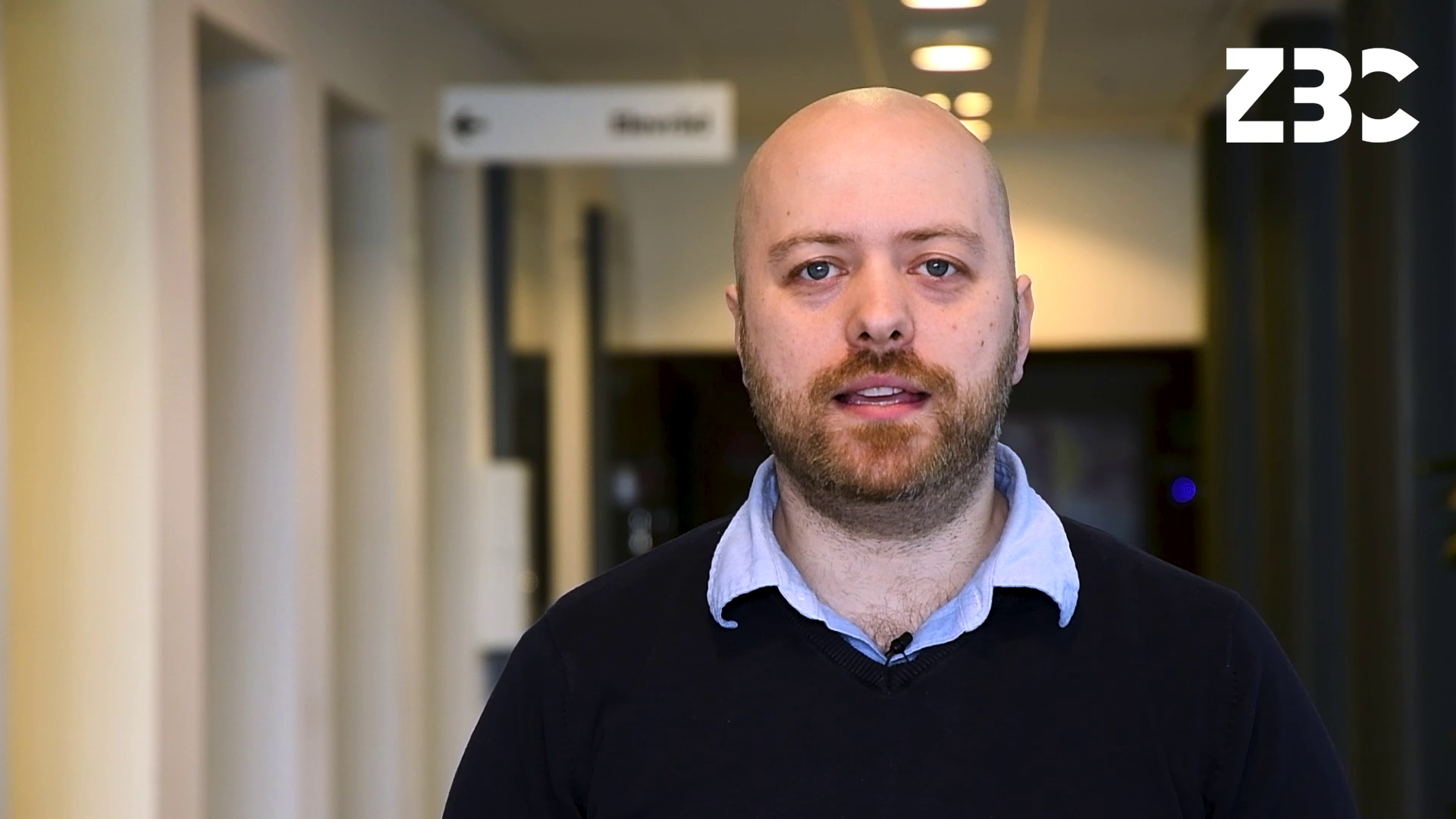 Leder fortæller om faciliteterne på ASF-studieretningen