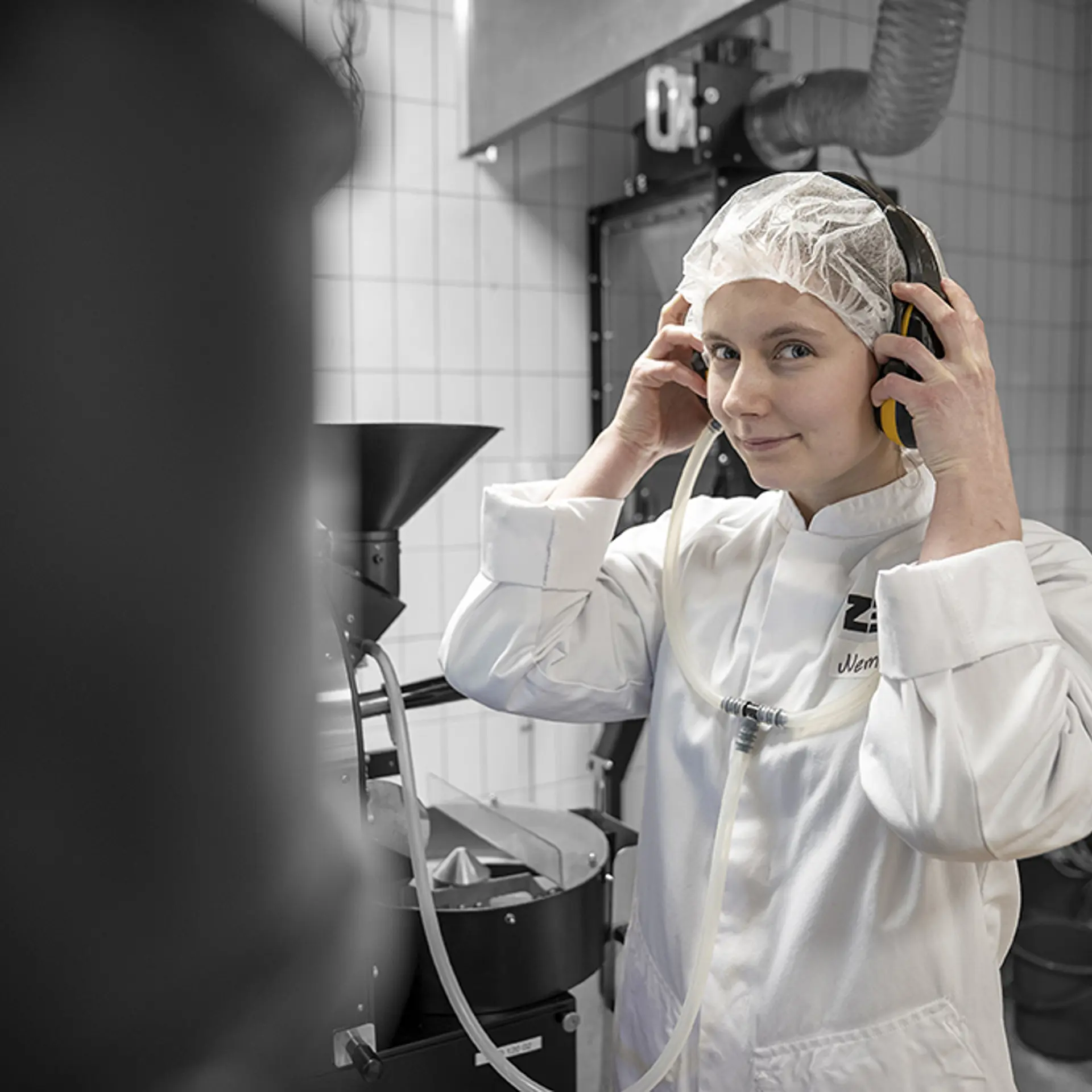 Procesoperatør elev har styr på produktionen på procesoperatøruddannelsen